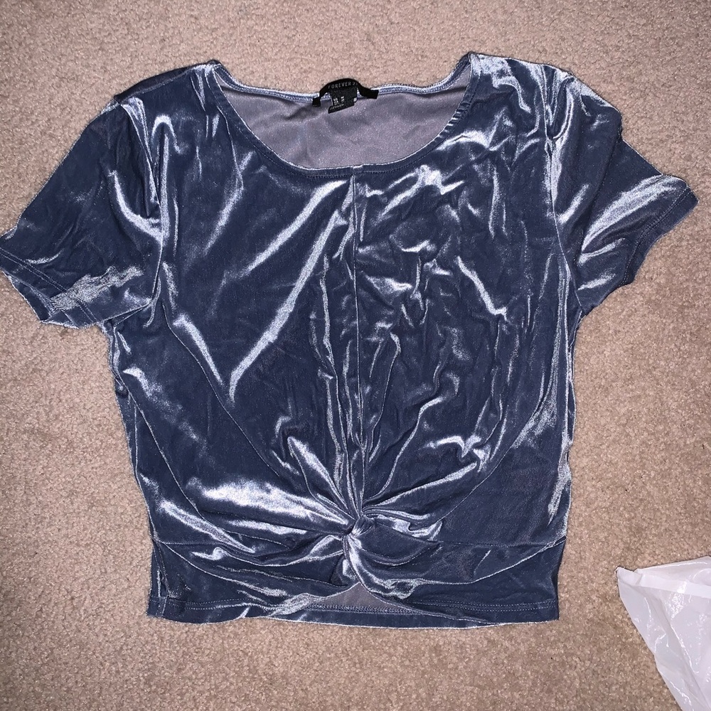 Front knot velvet crop top